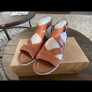 Sofft Mirabelle sandals, luggage,Brand new in box